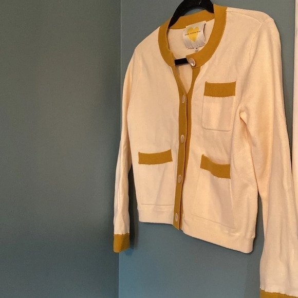 Chic Cream and Gold Women's Cardigan - Picture 4 of 7